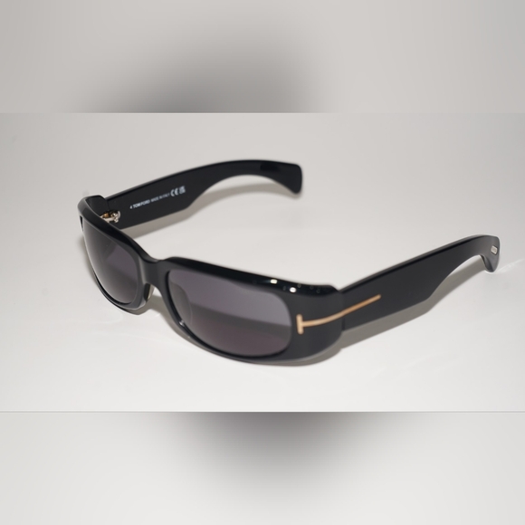 TOM FORDFT1064, Unisex Sunglasses - Picture 3 of 15
